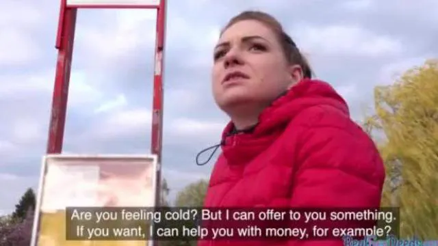 Česká dívka dostává peníze za sex