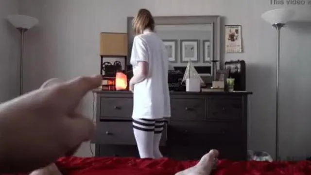 Σαγηνευτική step sister fucks step brother in thigh-high socks Προεπισκόπηση